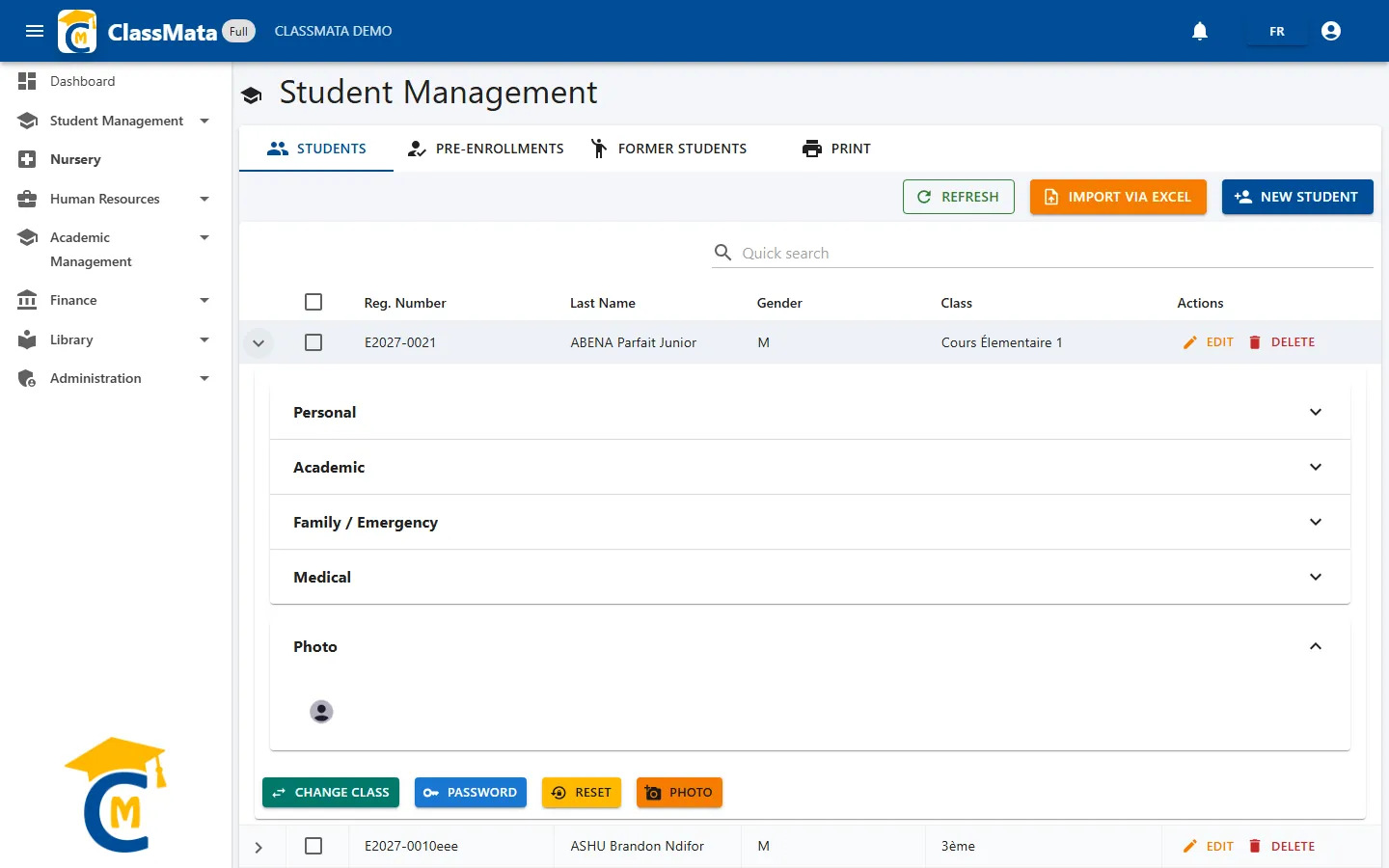 Student record with an empty Photo section